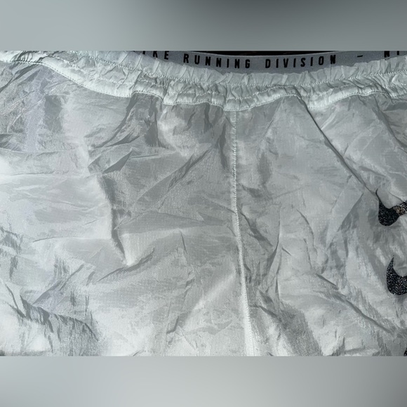 Ladies Nike shorts Size XLarge - Picture 2 of 5